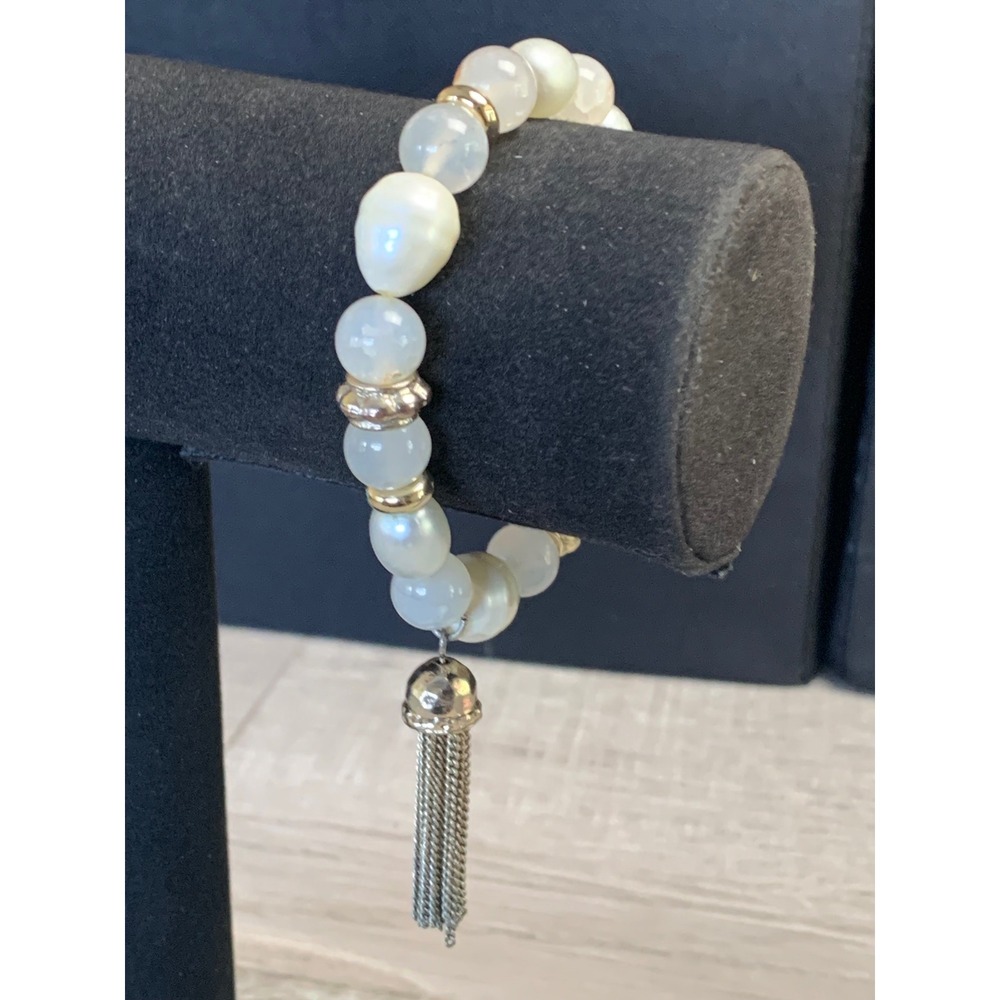 White Freshwater Pearl and Agate Stretch Bracelet with Gold Tassel Charm